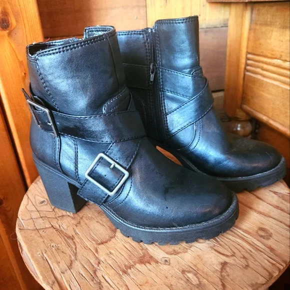 BONGO HARNESS BOOTS- WOMENS SIZE 6.5 - Picture 3 of 9
